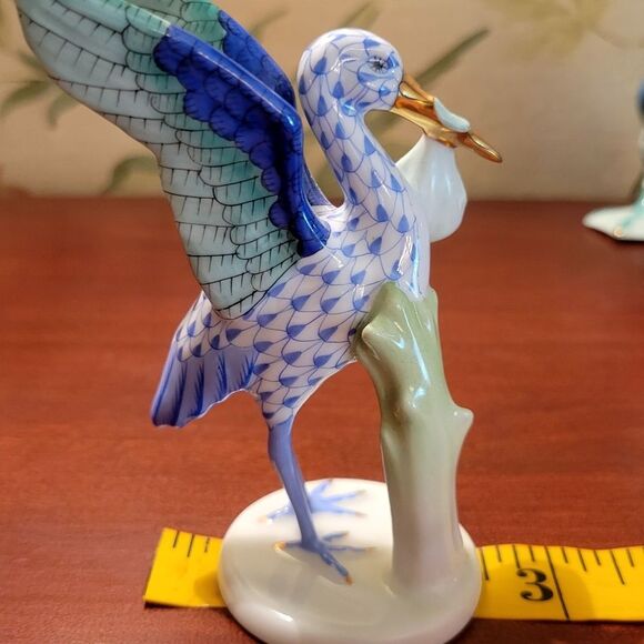 Skully & Skully Heren Porcelain Handmade, Handpainted Blue Fishnet Stork & Baby - Picture 7 of 8